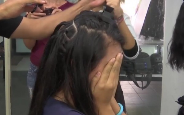 Venezuela, le ragazze vendono i propri capelli per far fronte a crisi