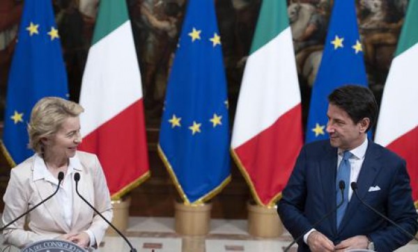 Ue, Ursula von der Leyen a Roma, incontra Conte: &#039;Rivendichiamo portafoglio economico&#039;. Migranti, Von der Leyen: &quot;Solidarietà non è unilaterale&quot;