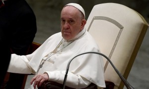 Papa Francesco: &quot;Non accelerate la morte degli anziani, è disumano&quot;