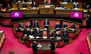Armi e accoglienza ai profughi: cosa prevede il decreto Ucraina