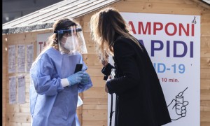 Coronavirus in Italia 5.905 casi e 59 morti, il tasso di positività sale a 1,1%:bollettino del 4 novembre