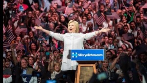 Clinton vola nei sondaggi, 95% chance di vittoria