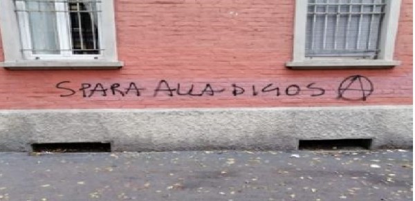 Scritta contro la Polizia a Bologna. Paoloni (Sap). «Il sindaco si adoperi per rimuoverla»