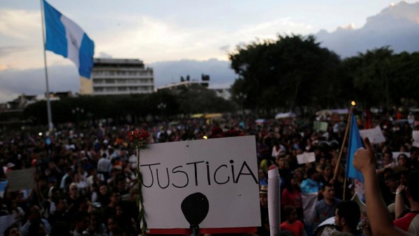 Guatemala, 39 le adolescenti morte nel rogo. La gente: &quot;Morales, dimettiti&quot;