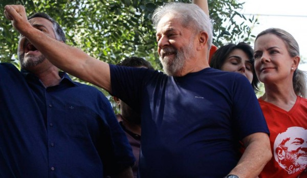 Corte suprema de Brasil aprueba recurso que puede liberar a Lula da Silva