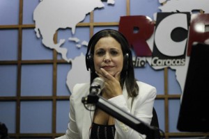 Maria Corina Machado condutora programa radio Contigo y lider de Vente Venezuela