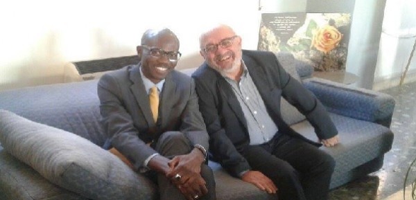 Cheikh Tidiane Gaye con lo scrivente a Taranto durante un premio letterario 