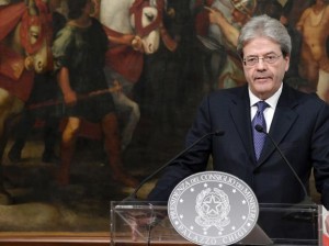 Gentiloni sale del hospital tras angioplastia y preside Consejo de ministros