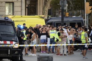 Barcellona:  Isis  rivendica attentato a Las  Ramblas  Presi due terroristi, forse ucciso un terzo.