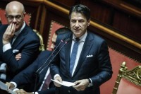 BisConte incassa la fiducia al Senato. Scontro con Salvini: 'Voltafaccia'. Cori dai banchi dei leghisti: 'Vergogna'