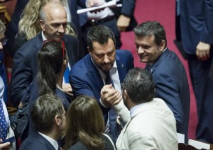 Matteo Salvini e i senatori della Lega 