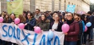 Un giorno per colorare tutto di rosa e celeste  29 novembre la 4° Giornata SOLOxLORO eventi a Lecce e Gallipoli