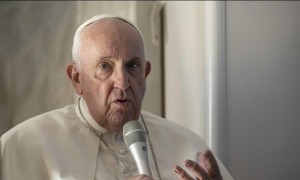 Papa Francesco: &quot;Una donna premier? &quot;È una sfida. Auguro tutto il meglio al nuovo governo&quot;