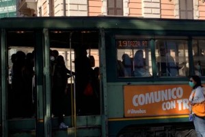 Fase 2 a Roma, sul bus con mascherine: &quot;Temevamo più caos&quot;