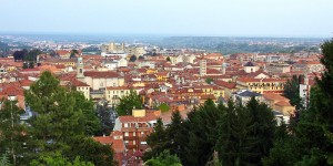 Biella los pintorescos relieves de los Alpes y  las dulces riberas del lago de Viverone, excelente destinación turística.