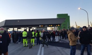 La svolta dei portuali di Trieste: &quot;Nessun blocco, chi vuole lavora&quot;