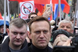 Alexei Navalny, il massimo avversario di Vladimir Putin, è in coma: la sua portavoce ha denunciato è stato avvelenato