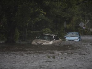 Uragano Matthew fa 5 morti in Florida, declassato a categoria 2