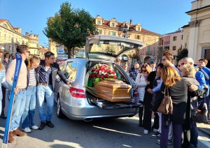 L&#039;ultimo saluto a Matilde Lorenzi, la mamma: &quot;Io e papà fortunati a essere stati scelti da te come genitori&quot;