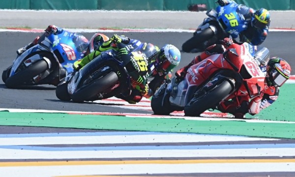 A Misano vince Morbidelli, Quartararo out e si riaprono i giochi