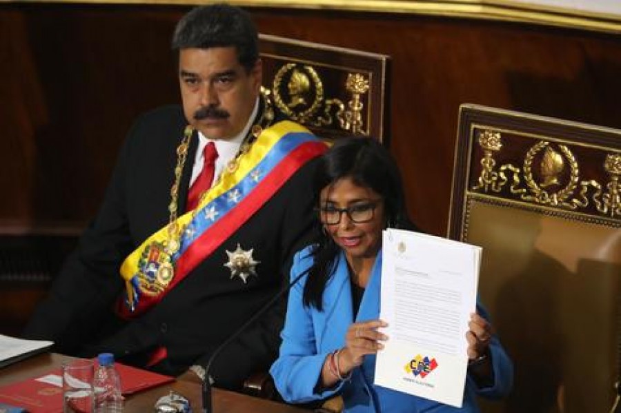 Nicolás Maduro y Delcy Rodríguez 