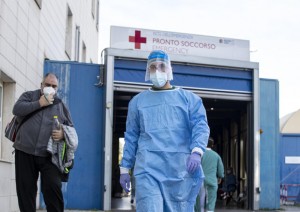 El aumento de infecciones en Italia no se detiene: hoy 26.831 casos y 217 muertes