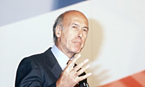Morto l&#039;ex presidente francese Giscard D&#039;Estaing. Aveva il Covid
