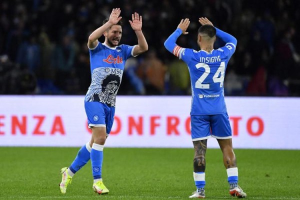 Napoli torna primo, Lazio battuta per 4 a 0