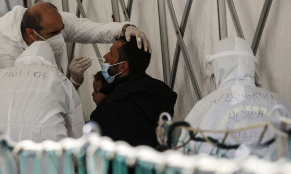 Coronavirus in Italia casi in aumento con 4.598 nuovi positivi e 50 morti, 1% positività: bollettino 27 ottobre