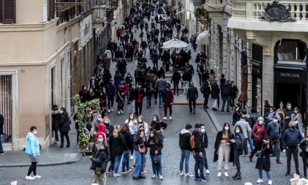 Da sabato a Roma scatteranno le mascherine nelle vie dello shopping