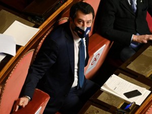 Salvini: &quot;Non credo Mattarella potrà guardare questo scempio a lungo&quot;