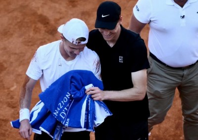 Sinner batte in due set de Jong e va agli ottavi. Matteo Berrettini si ritira al secondo set