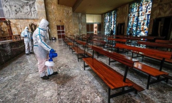 Roma desinfecta 337 iglesias católicas para reanudar las misas