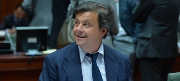 Politica: dopo le polemiche, Calenda annulla la cena con Renzi, Minniti e Gentiloni