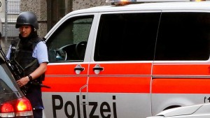 Svizzera, terrore sul treno: accoltella passeggeri e dà fuoco a un vagone, 7 feriti