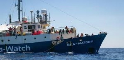 Migranti - Sea Watch va in soccorso del barcone in avaria