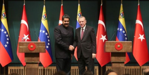 Venezuela y Turquía firman acuerdos turísticos
