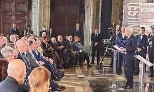 Shoah, il discorso di Mattarella: &quot;Preoccupano razzismo e negazionismo&quot; Giorgia Meloni:  &quot;In Italia l&#039;infamia delle leggi razziali&quot;