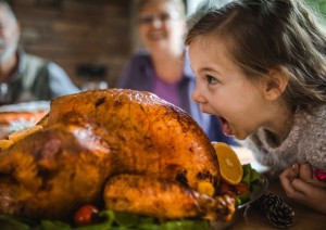 Pediatri: per le feste nessun divieto sul cibo ai bambini