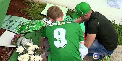 Iconic statue shrouded in green for Chapecoense