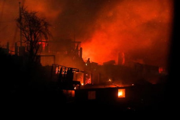 Cile: incendio continua a Valparaiso Distrutte 150 case. Autorità sospettano origine dolosa