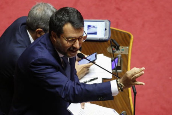 Open Arms, il Senato autorizza il processo a Matteo Salvini . Il leader della Lega: &#039;Vado avanti a testa alta&#039;