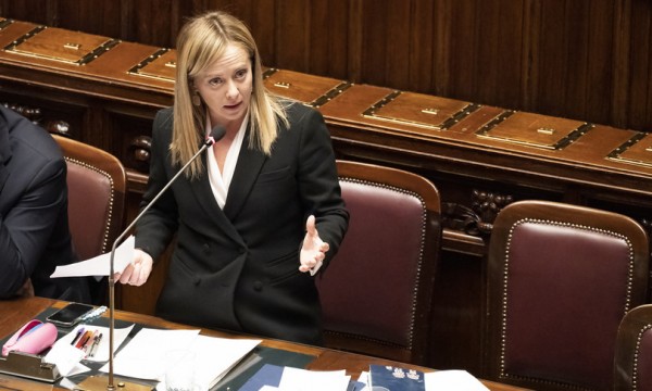 Meloni: &quot;Sui migranti pretendiamo pari dignità in Europa. La soluzione è fermare le partenze&quot;