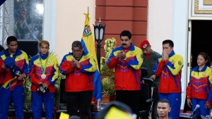Maduro dará bono en dólares a atletas de Río