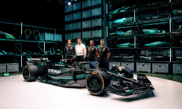 La Mercedes di nuovo total black per tornare in vetta alla Formula 1