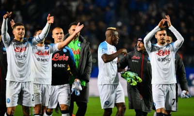 Il Napoli tenta la prima vera fuga: Atalanta battuta 2-1 a Bergamo