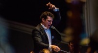 Paolo Bortolameolli vuelve a dirigir y enseñar dirección orquestal en El Sistema