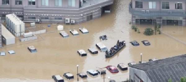 Almeno 100 morti in Giappone per le alluvioni