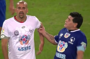 Maradona y Verón reavivaron polémicas de 2010 en partido para la paz