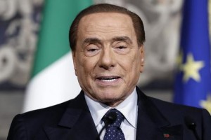 Berlusconi pide por centroderecha pero sin populismo